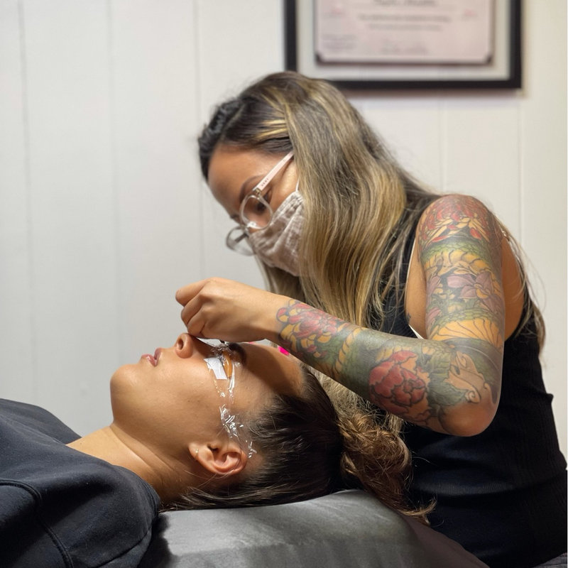 Lash extensions application